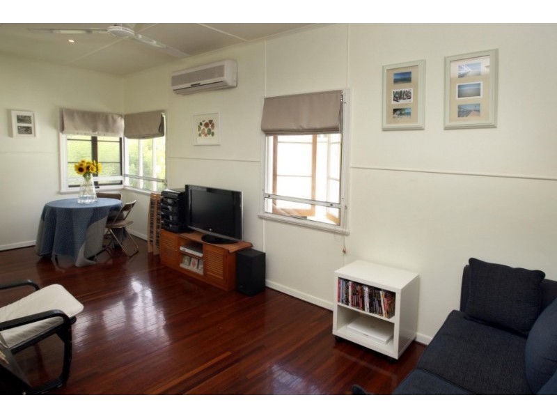 2 Townsville Street, West End QLD 4810