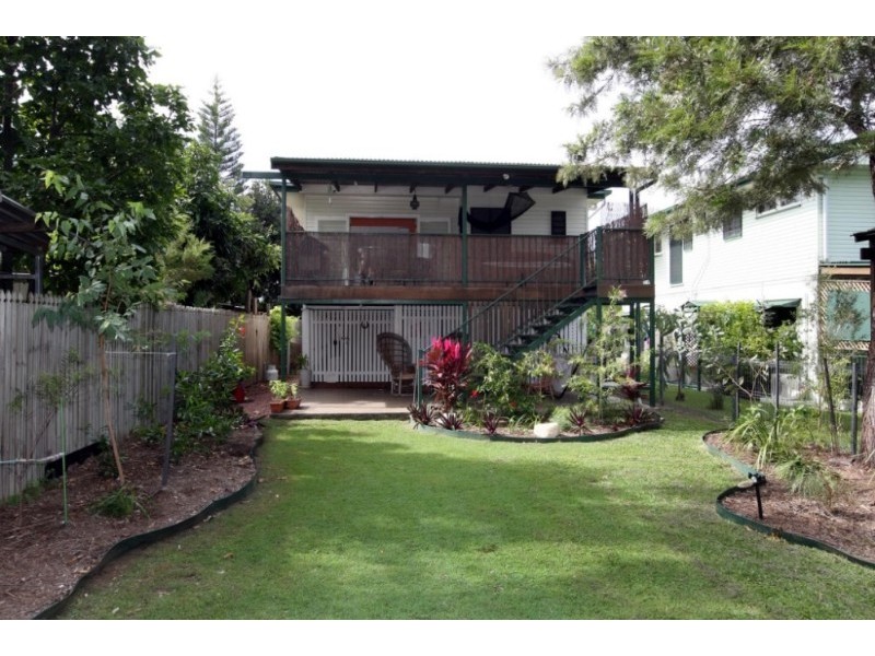 2 Townsville Street, West End QLD 4810