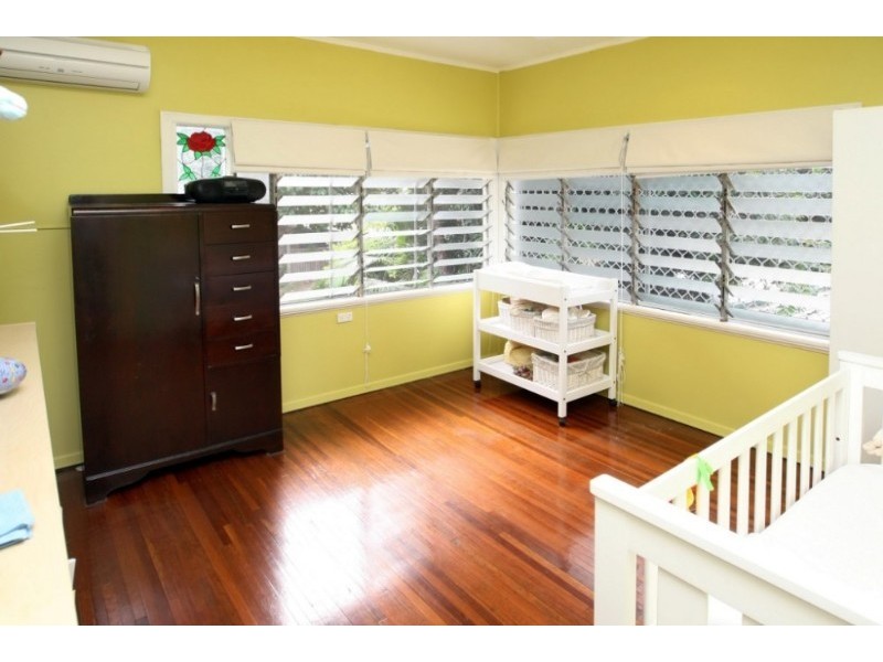 2 Townsville Street, West End QLD 4810