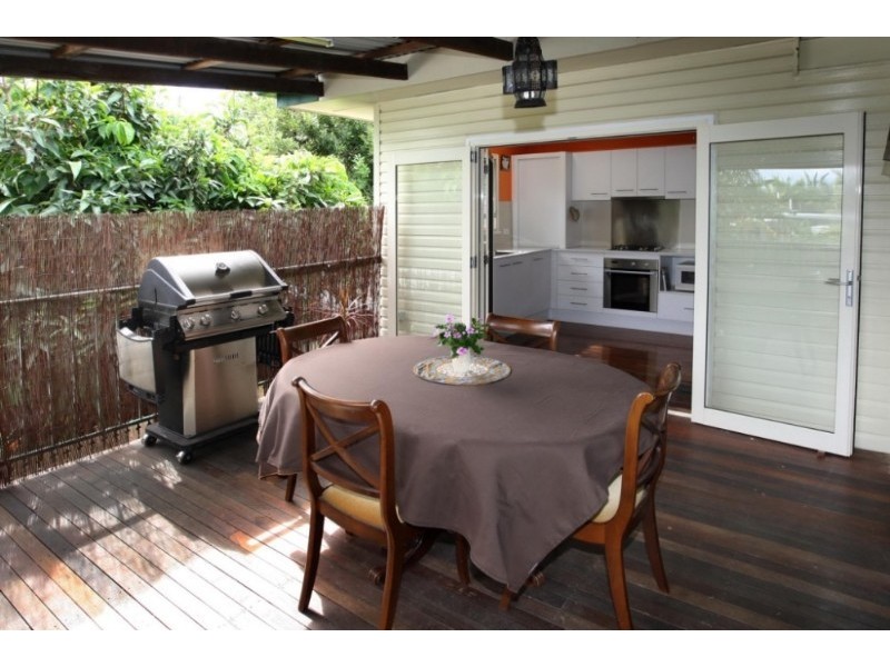 2 Townsville Street, West End QLD 4810