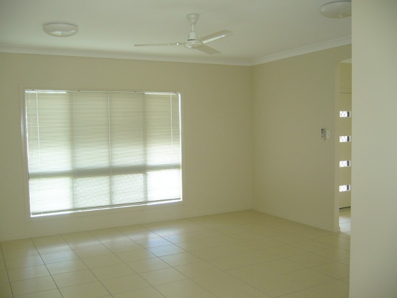 Bushland Beach QLD 4818