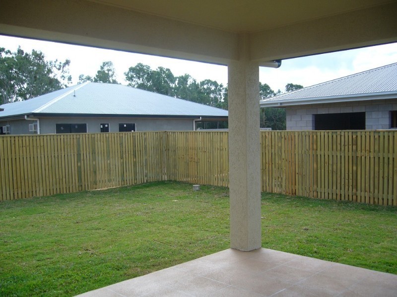 Bushland Beach QLD 4818