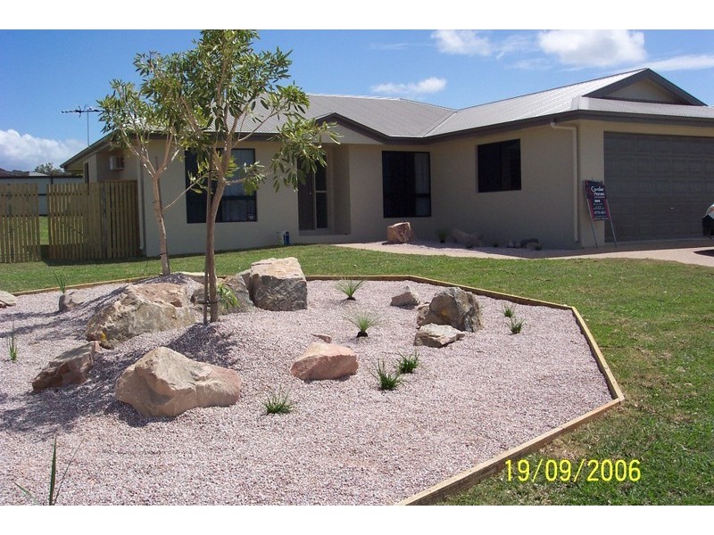 Bushland Beach QLD 4818