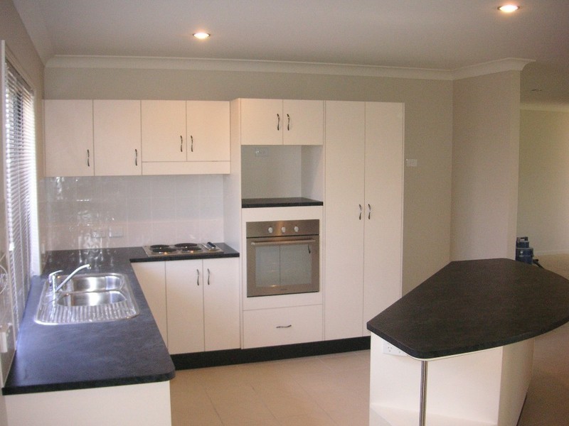 Bushland Beach QLD 4818