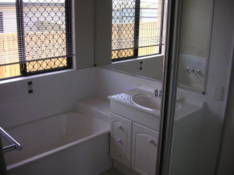 Bushland Beach QLD 4818