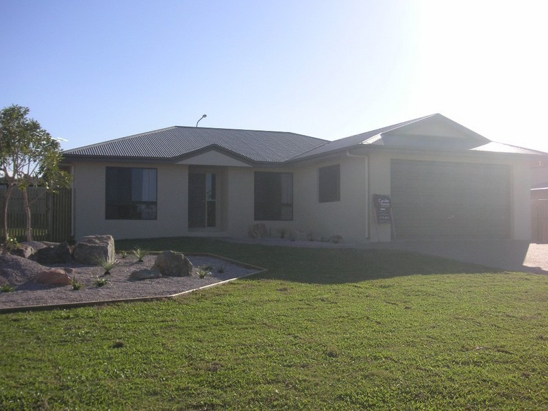 Bushland Beach QLD 4818