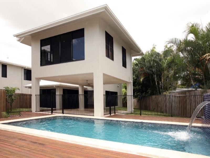 Bushland Beach QLD 4818