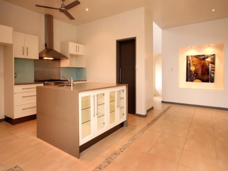 Bushland Beach QLD 4818