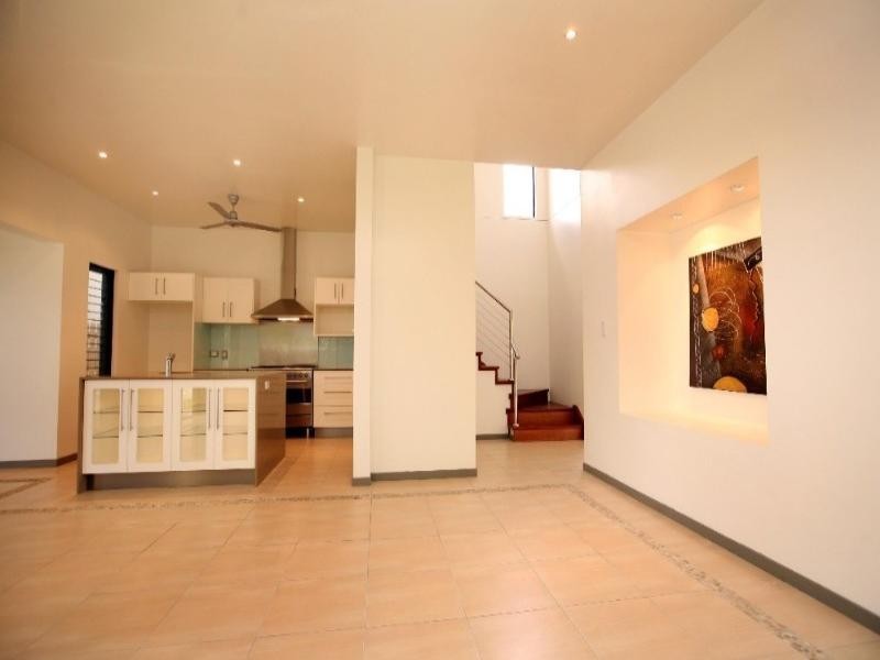 Bushland Beach QLD 4818