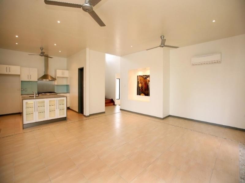 Bushland Beach QLD 4818