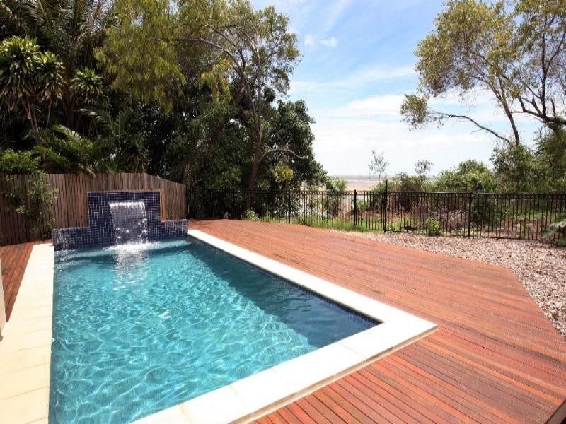 Bushland Beach QLD 4818