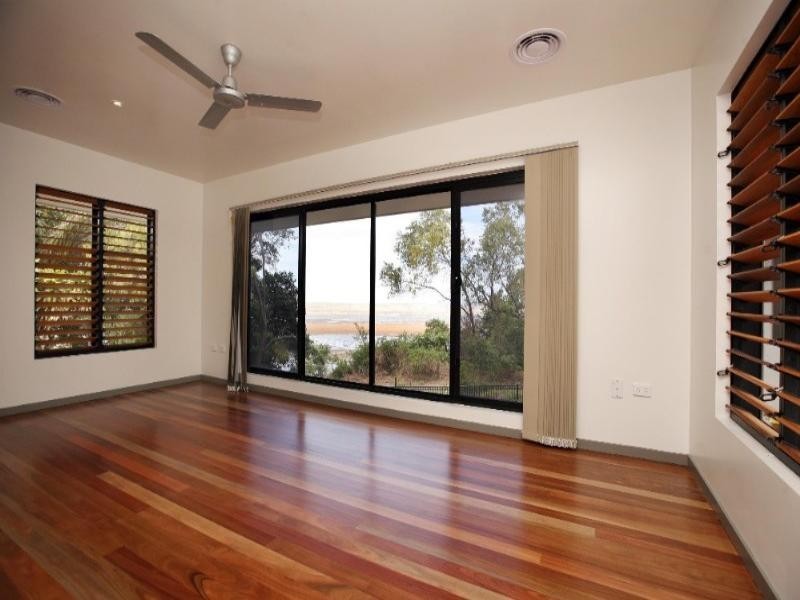 Bushland Beach QLD 4818