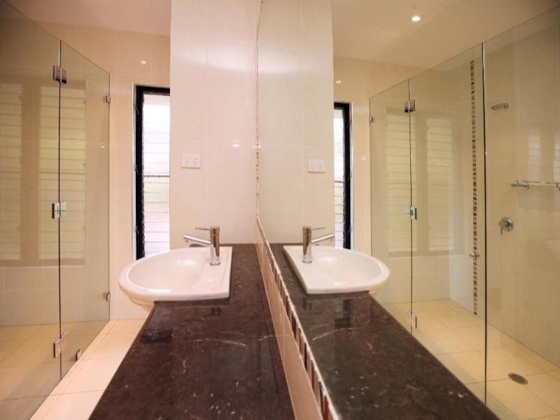 Bushland Beach QLD 4818