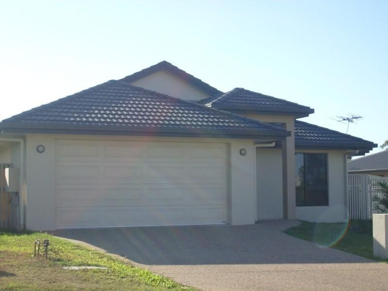 Bushland Beach QLD 4818