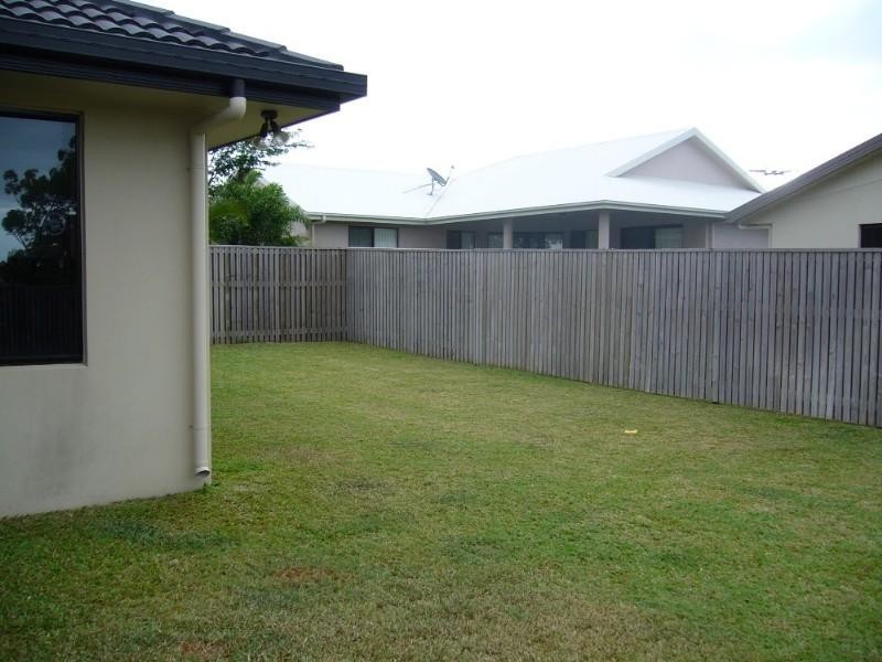 Bushland Beach QLD 4818