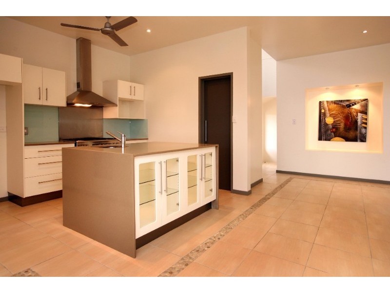 28B Jamaica Cresc, Bushland Beach QLD 4818