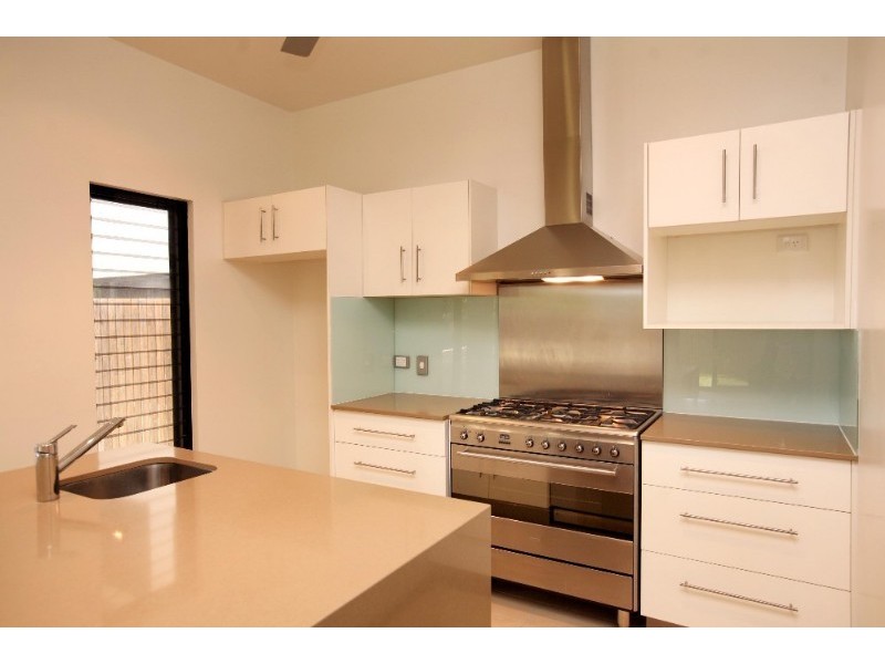 28B Jamaica Cresc, Bushland Beach QLD 4818