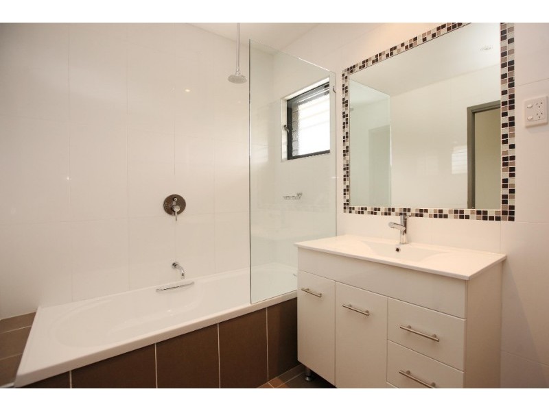 28B Jamaica Cresc, Bushland Beach QLD 4818