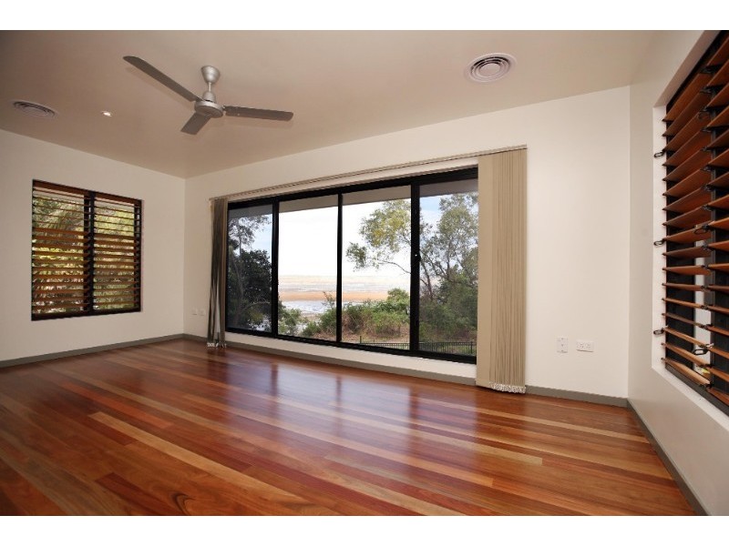 28B Jamaica Cresc, Bushland Beach QLD 4818