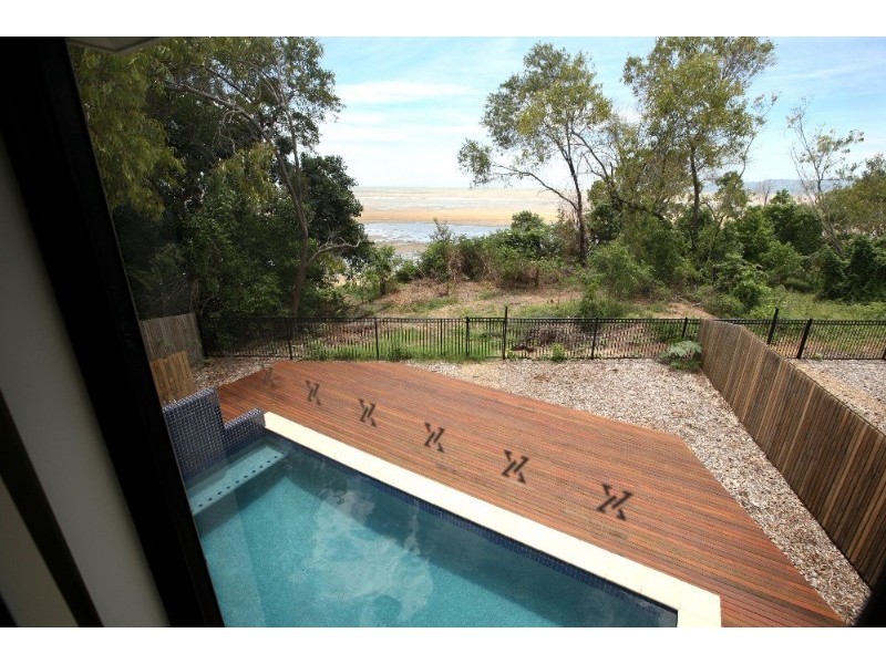 28B Jamaica Cresc, Bushland Beach QLD 4818