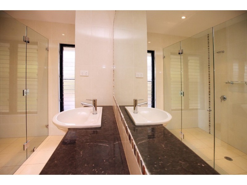 28B Jamaica Cresc, Bushland Beach QLD 4818