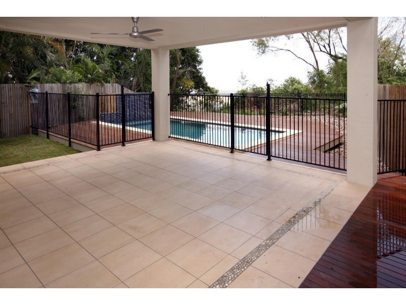 28B Jamaica Cresc, Bushland Beach QLD 4818