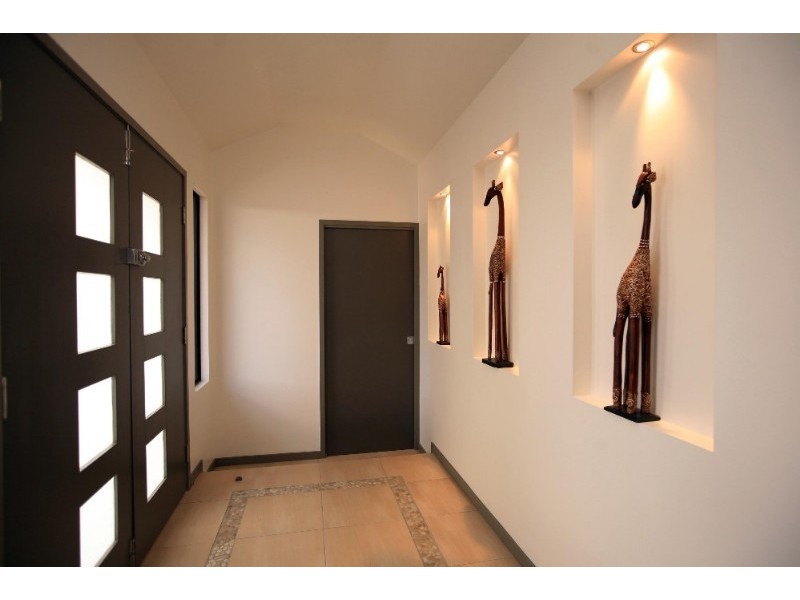 28B Jamaica Cresc, Bushland Beach QLD 4818