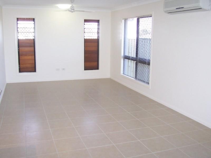 Bushland Beach QLD 4818