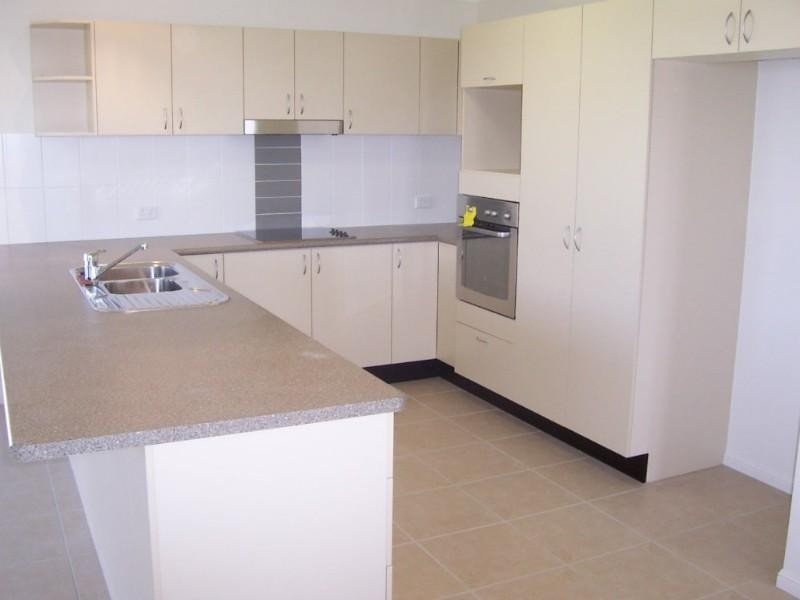 Bushland Beach QLD 4818