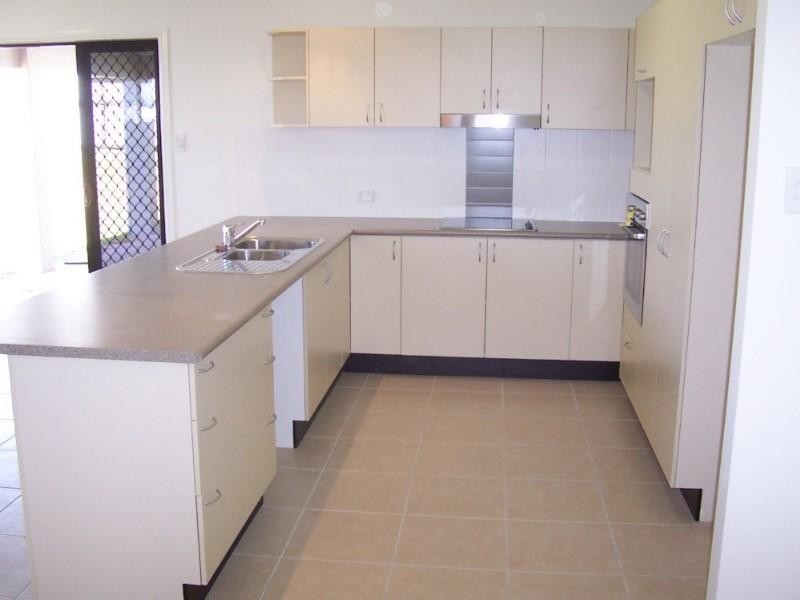 Bushland Beach QLD 4818