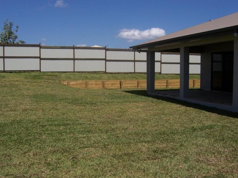 Bushland Beach QLD 4818