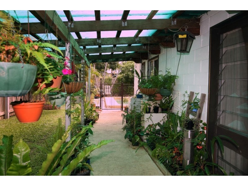 25 Hatchett Street, Cranbrook QLD 4814
