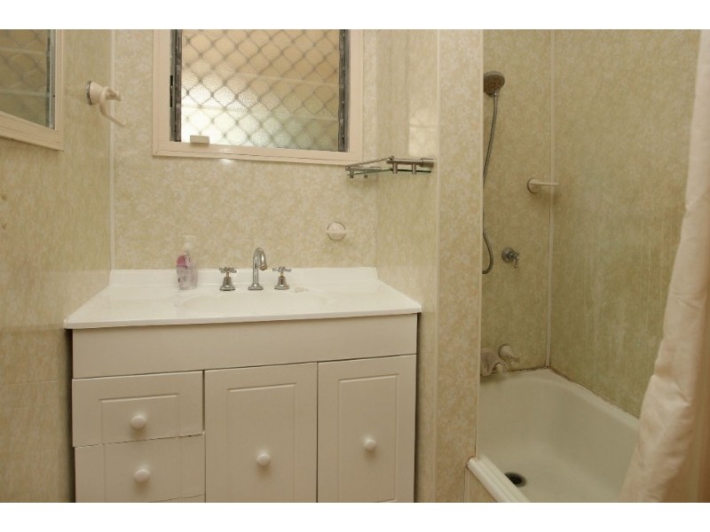 12 Fraser Avenue, Cranbrook QLD 4814