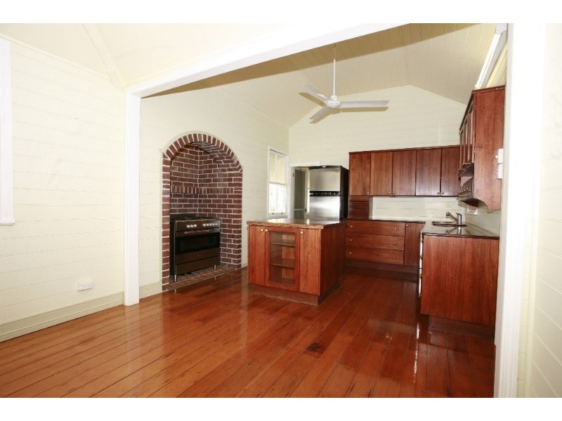 221 Kelso Drive, Kelso QLD 4815