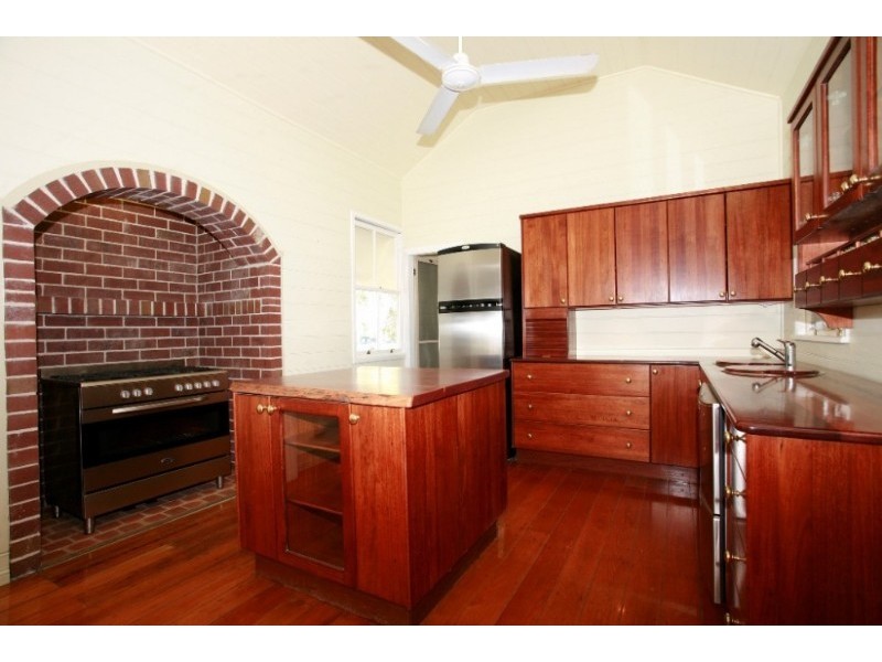 221 Kelso Drive, Kelso QLD 4815