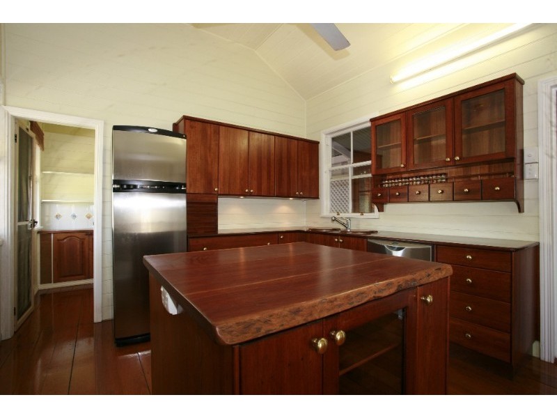 221 Kelso Drive, Kelso QLD 4815