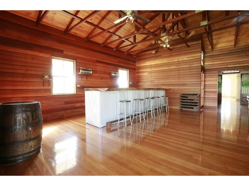 221 Kelso Drive, Kelso QLD 4815