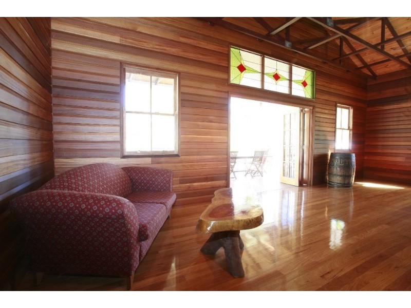 221 Kelso Drive, Kelso QLD 4815