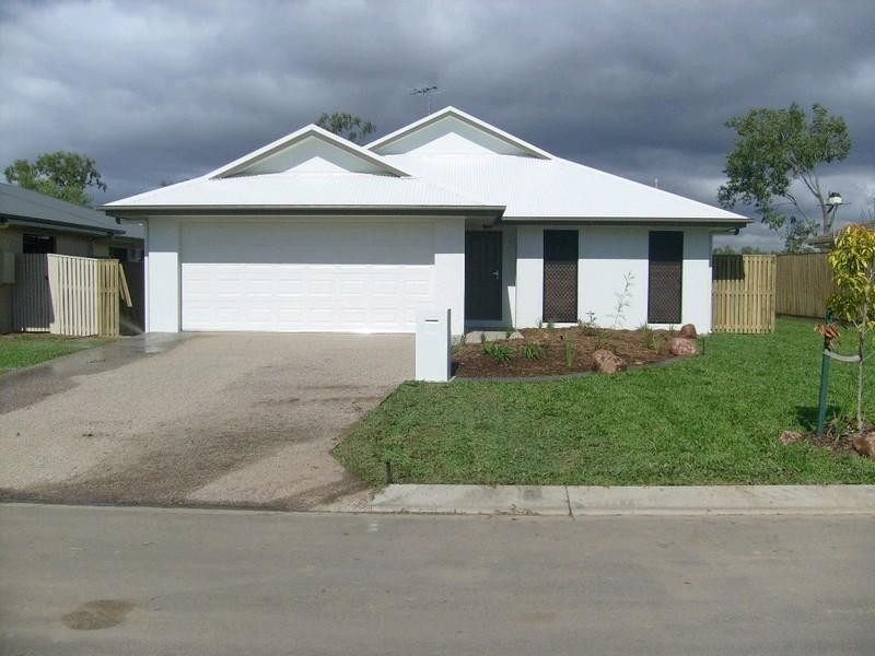 Bushland Beach QLD 4818