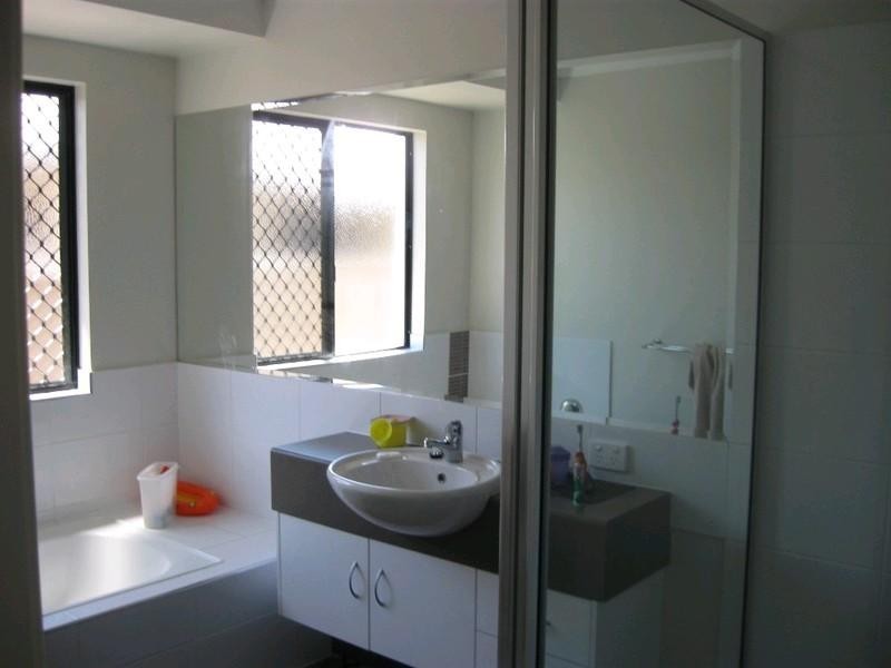 Bushland Beach QLD 4818