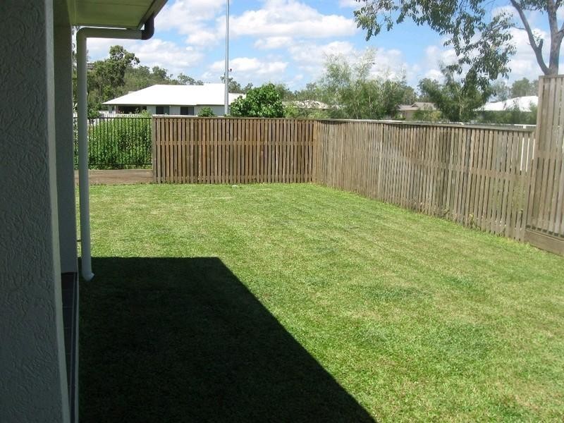 Bushland Beach QLD 4818