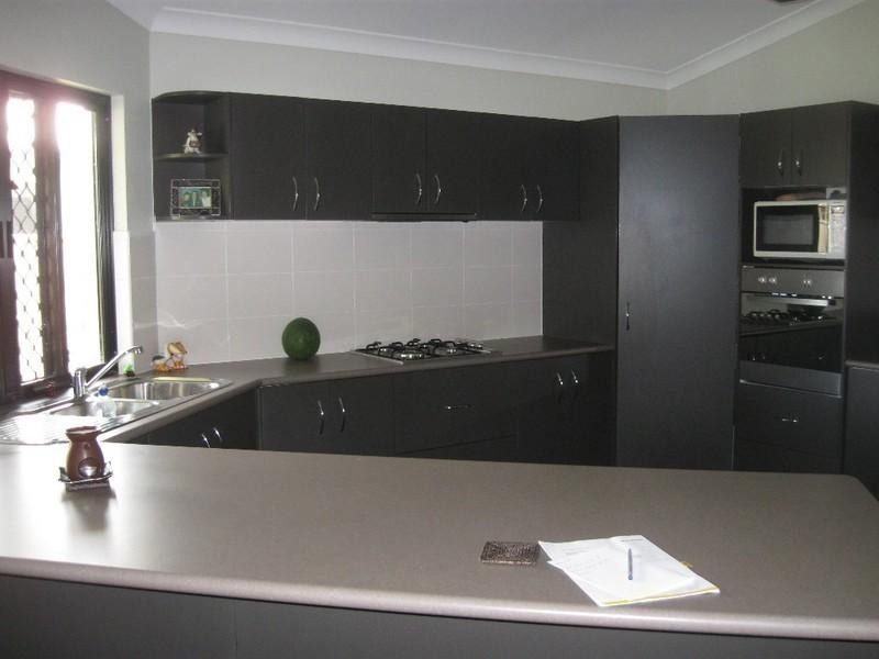 Bushland Beach QLD 4818