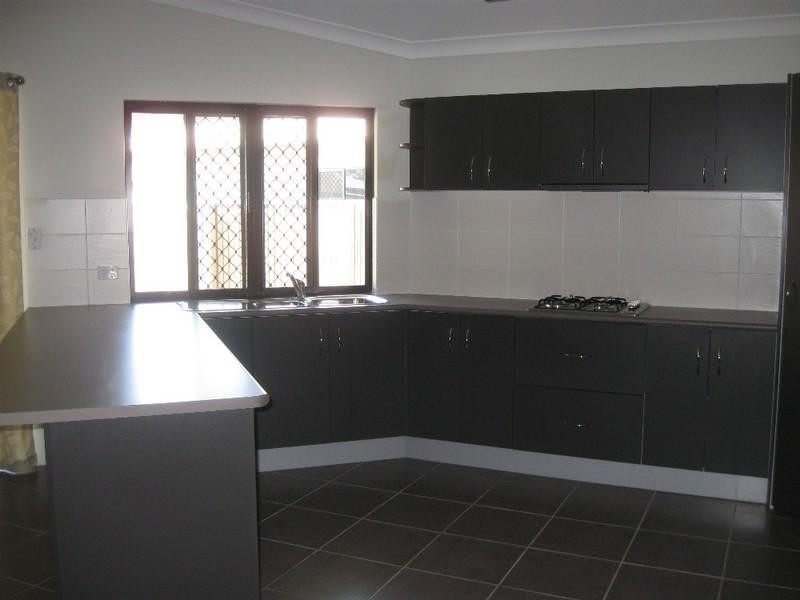 Bushland Beach QLD 4818