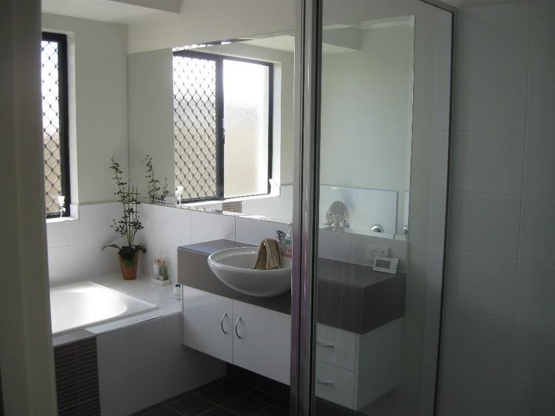 Bushland Beach QLD 4818