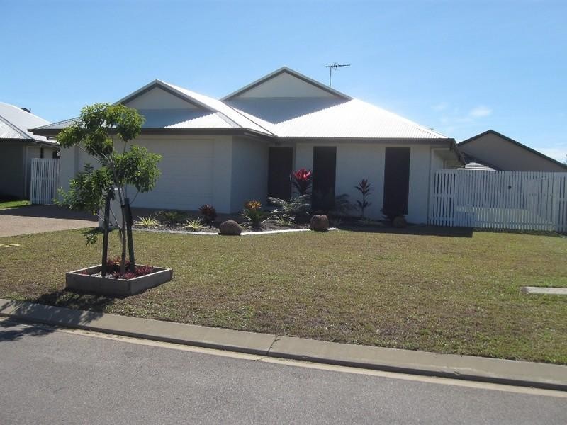 Bushland Beach QLD 4818