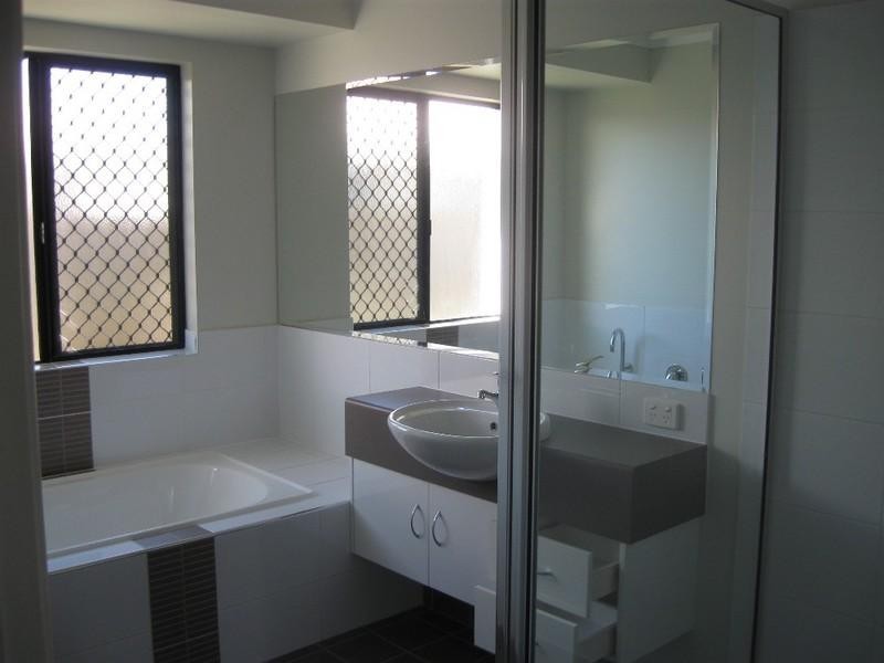 Bushland Beach QLD 4818