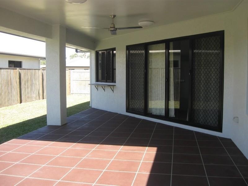 Bushland Beach QLD 4818