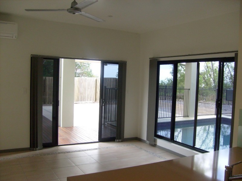 Bushland Beach QLD 4818