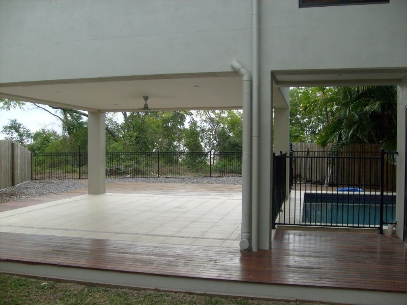 Bushland Beach QLD 4818