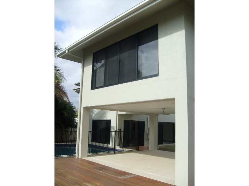 Bushland Beach QLD 4818